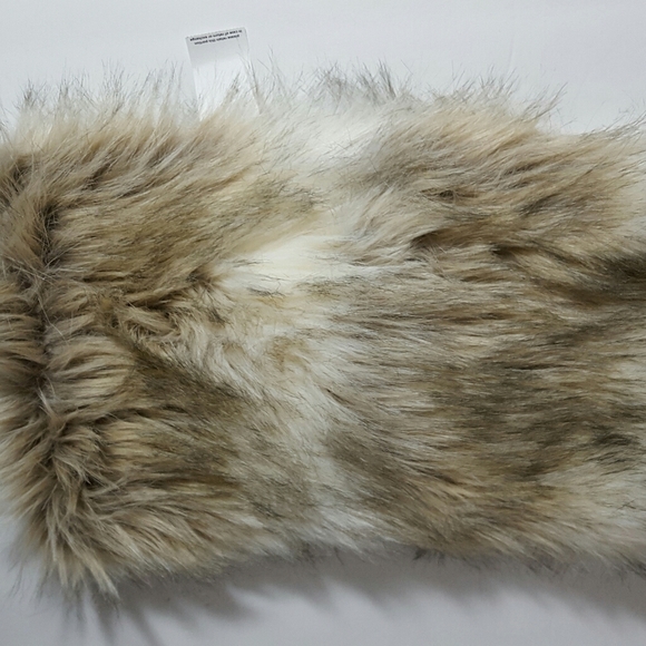 Ann Taylor Loft Faux Fur Scarf - Picture 2 of 4